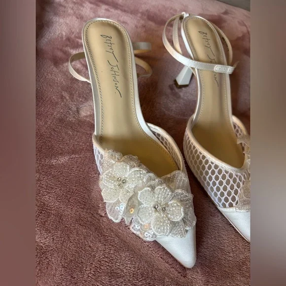 Betsey Johnson “Susie” White Floral Bridal Heels - Picture 2 of 4
